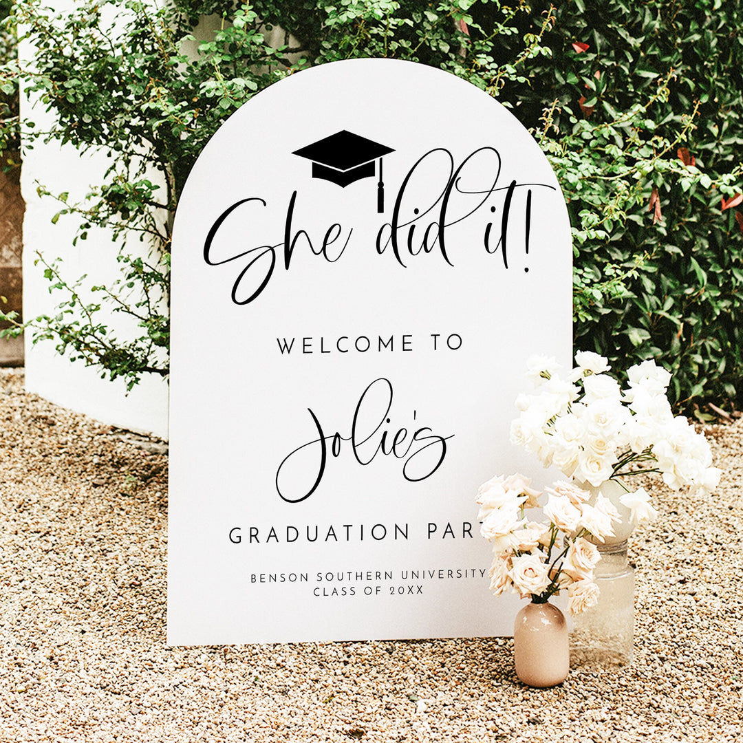 JOLIE She Did It Black & White Minimalist Graduation Party Welcome Sign